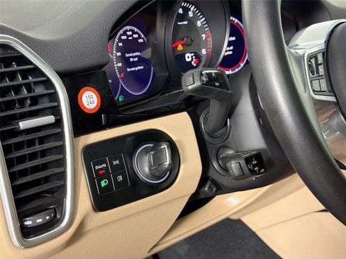 Certified 2022 Porsche Cayenne Platinum Edition AWD/4WD image 33