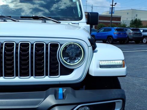 Used 2024 Jeep Wrangler Unlimited Sahara AWD/4WD image 22