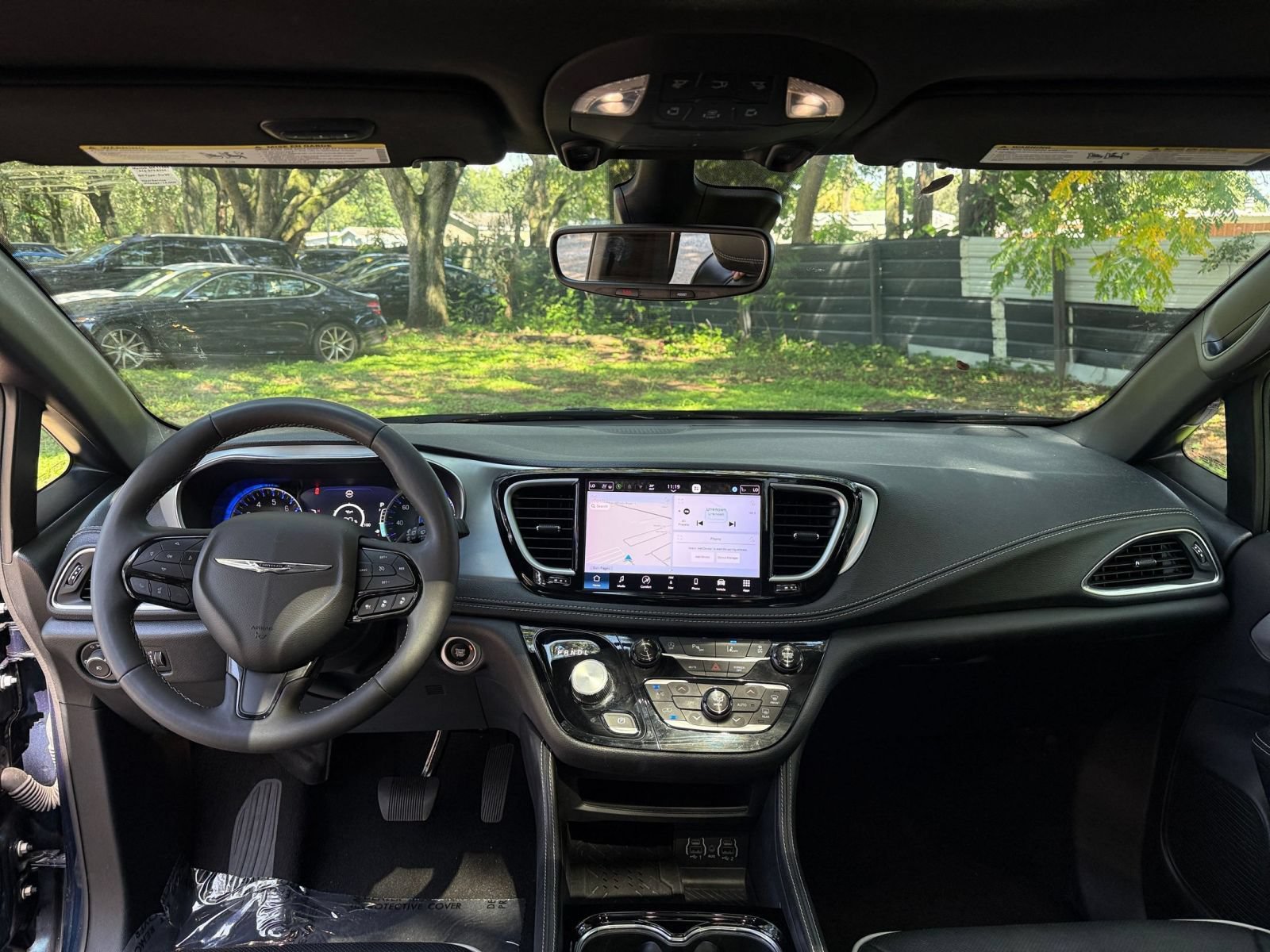 Used 2025 Chrysler Pacifica Limited FWD image 33