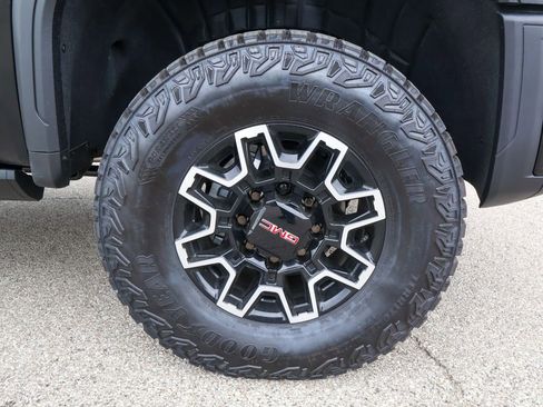 New 2026 GMC Sierra 2500 AT4X w/ LPO, Black Badging Package AWD/4WD image 37