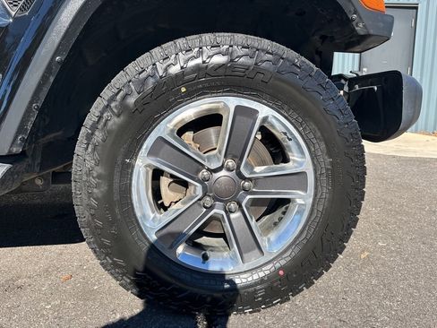 Used 2018 Jeep Wrangler Unlimited Sahara w/ LED Lighting Group image 10