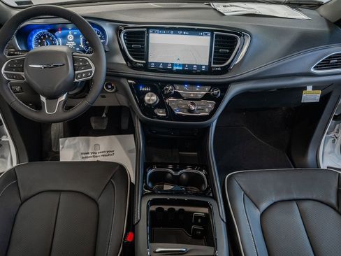New 2026 Chrysler Pacifica Limited image 20