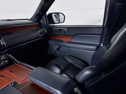 Used 2024 Lincoln Navigator Premiere image 26