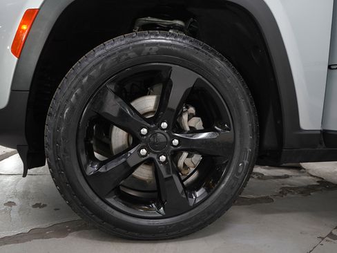 Used 2023 Jeep Grand Cherokee Altitude image 30