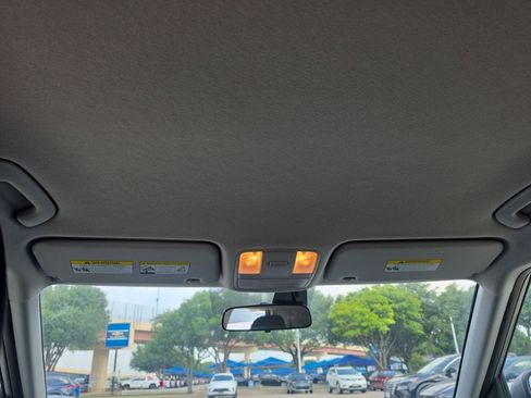 Used 2025 Kia Soul LX w/ LX Technology Package FWD image 11