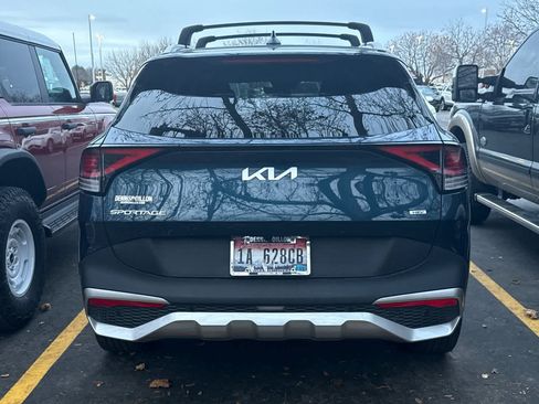 Used 2023 Kia Sportage EX image 3