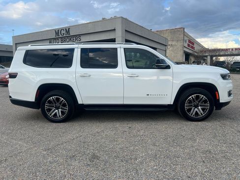 Used 2024 Jeep Wagoneer L Series II image 24