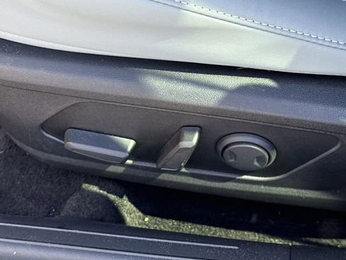 Used 2024 Hyundai Elantra Limited image 24