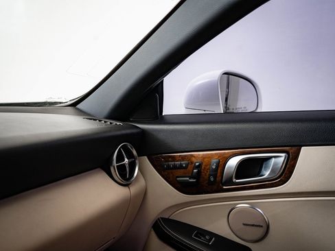 Used 2015 Mercedes-Benz SLK 250 image 35
