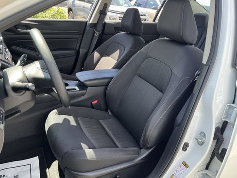 Used 2025 Nissan Altima 2.5 SV FWD image 17