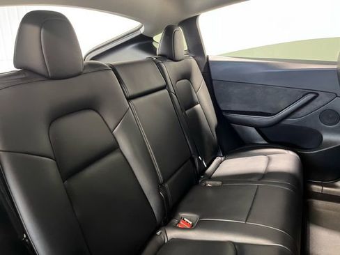 Used 2021 Tesla Model Y Long Range image 11