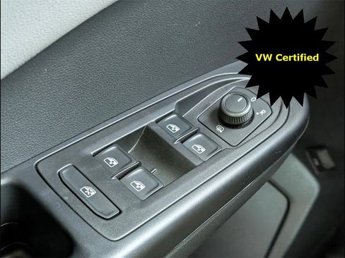 Certified 2023 Volkswagen Taos SE w/ Panoramic Sunroof Package image 11