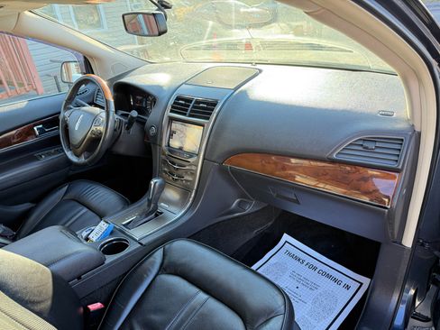 Used 2014 Lincoln MKX AWD w/ Equipment Group 102A image 48