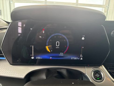 Used 2025 Chevrolet Trax LT FWD image 32