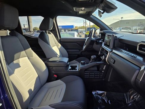 Used 2025 Toyota Tacoma TRD Off-Road image 10