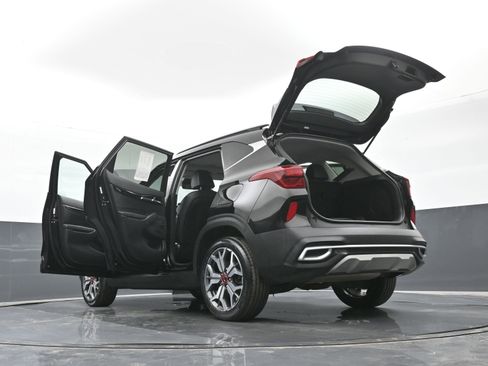 Used 2021 Kia Seltos SX w/ SX Sunroof Package AWD/4WD image 50