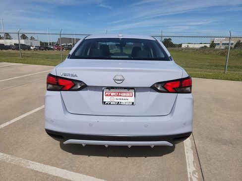 Used 2025 Nissan Versa SV image 6