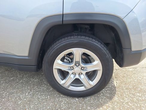 Used 2024 Jeep Compass Latitude AWD/4WD image 22