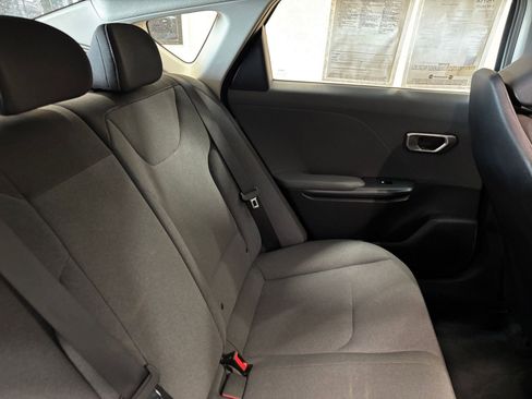 Used 2025 Kia K4 LXS image 36