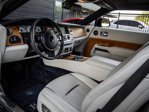 Used 2016 Rolls-Royce Dawn RWD image 31