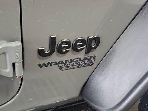 Used 2021 Jeep Wrangler Unlimited Sport AWD/4WD image 8
