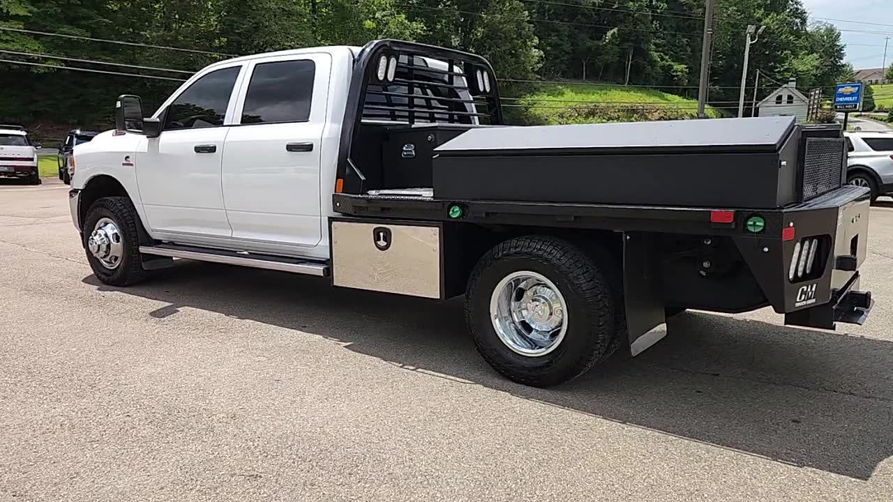 Used 2024 RAM 3500 Tradesman w/ Chrome Appearance Group AWD/4WD image 4