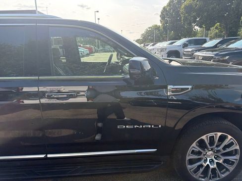 Used 2025 GMC Yukon XL Denali AWD/4WD image 8