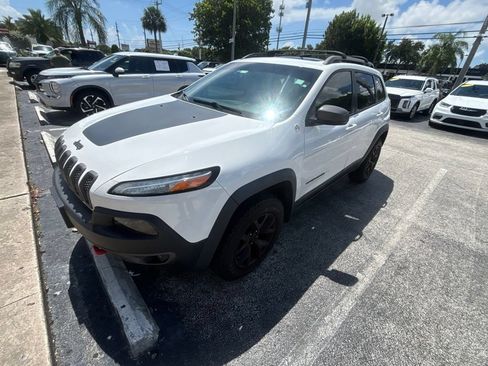 Used 2018 Jeep Cherokee Trailhawk w/ Comfort/Convenience Group AWD/4WD image 18