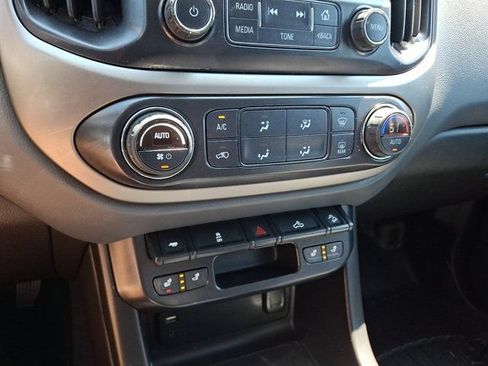Used 2015 Chevrolet Colorado Z71 AWD/4WD image 19