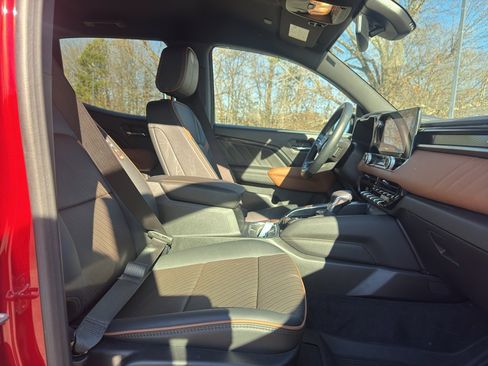 Used 2024 GMC Canyon AT4 w/ AT4 Premium Package image 16