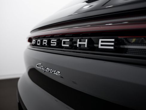 Certified 2026 Porsche Cayenne AWD/4WD image 27