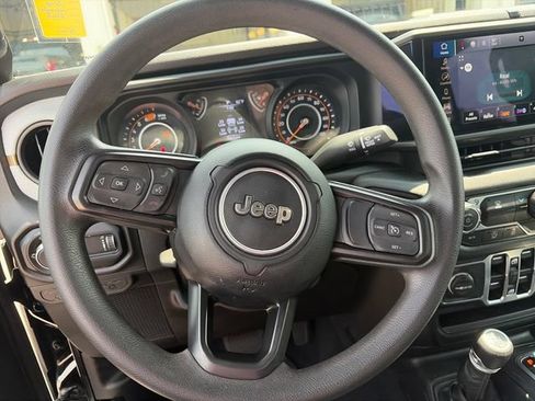 Used 2025 Jeep Wrangler Unlimited Sport AWD/4WD image 14