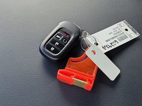 Used 2025 Honda Pilot EX-L image 29