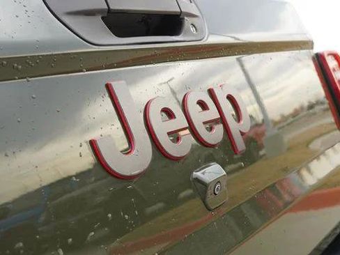 Certified 2023 Jeep Gladiator Rubicon AWD/4WD image 12