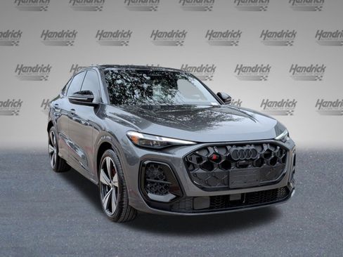 New 2025 Audi SQ5 Prestige image 2