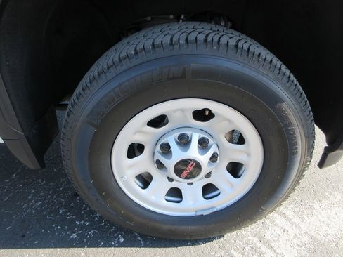 Used 2024 GMC Sierra 2500 Pro w/ Convenience Package image 9