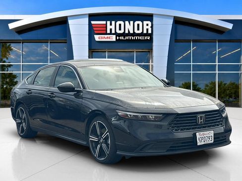 Used 2023 Honda Accord Sport image 2