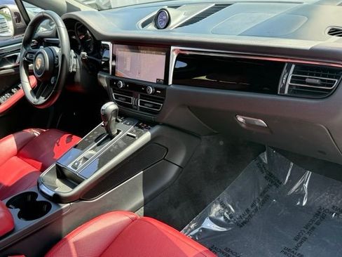 Used 2024 Porsche Macan AWD/4WD image 18