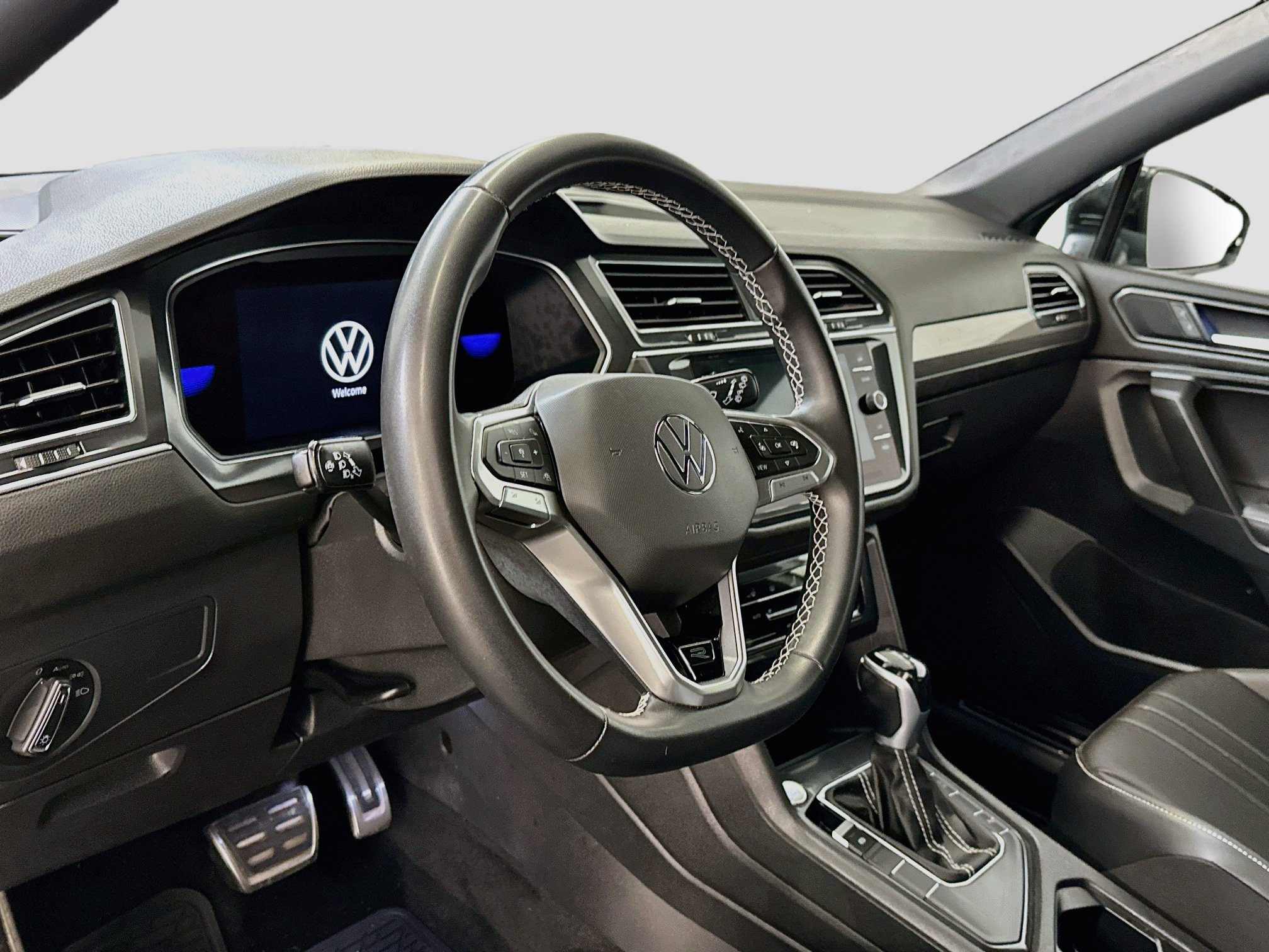 Used 2023 Volkswagen Tiguan SE R-Line FWD image 18