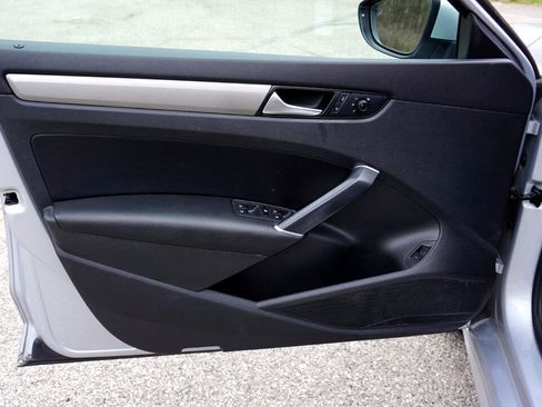 Used 2020 Volkswagen Passat 2.0T SE image 24