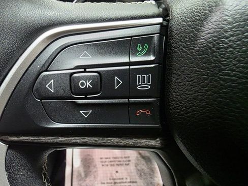 Used 2023 Jeep Grand Cherokee Limited image 5