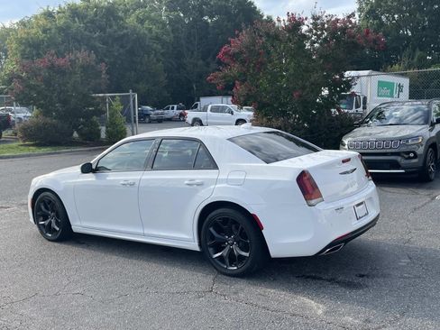 Used 2023 Chrysler 300 Touring L w/ Comfort Group RWD image 5