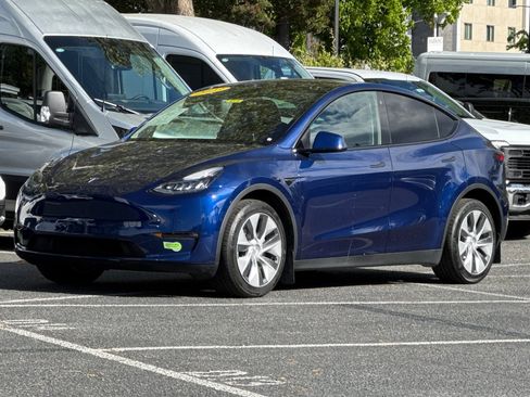 Used 2023 Tesla Model Y Long Range image 8