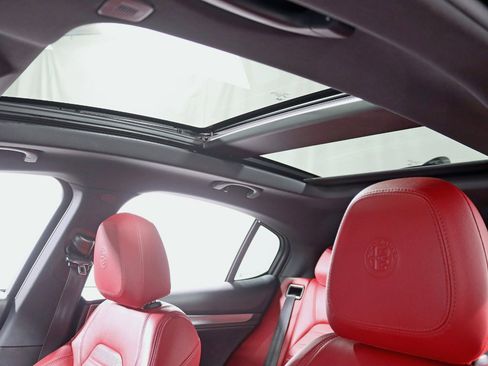 Used 2022 Alfa Romeo Stelvio Veloce image 29