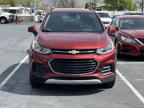 Used 2022 Chevrolet Trax LT w/ Driver Confidence Package image 6