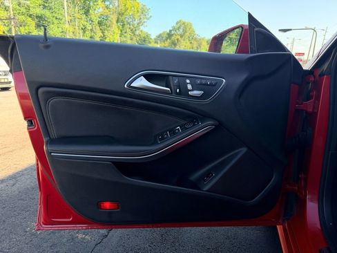 Used 2018 Mercedes-Benz CLA 250 4MATIC image 27