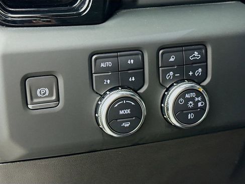 Used 2024 GMC Sierra 1500 AT4 w/ Technology Package image 10