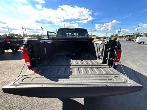 Used 2017 RAM 2500 SLT w/ Black Appearance Group AWD/4WD image 10