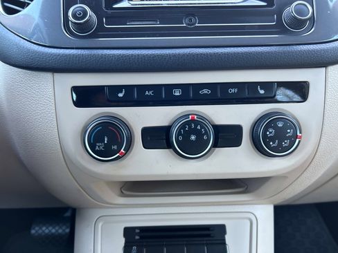 Used 2016 Volkswagen Tiguan SE image 29