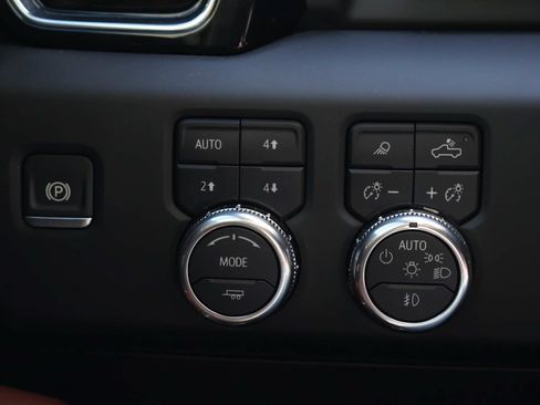 Used 2024 GMC Sierra 1500 Denali Ultimate AWD/4WD image 18